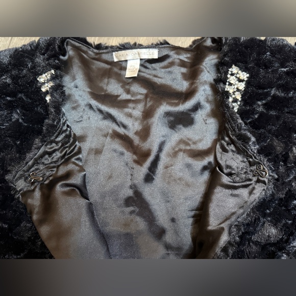 Mari Gabrielle Black Faux Fur Jacket - Picture 6 of 11